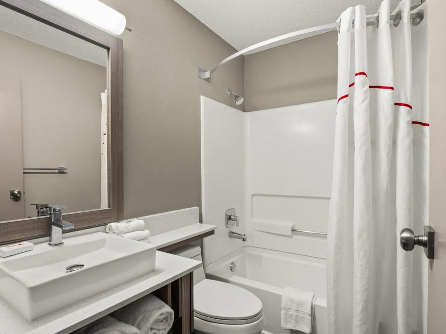 RRI1395_Bathroom PRO Approved 6-11-25 Image