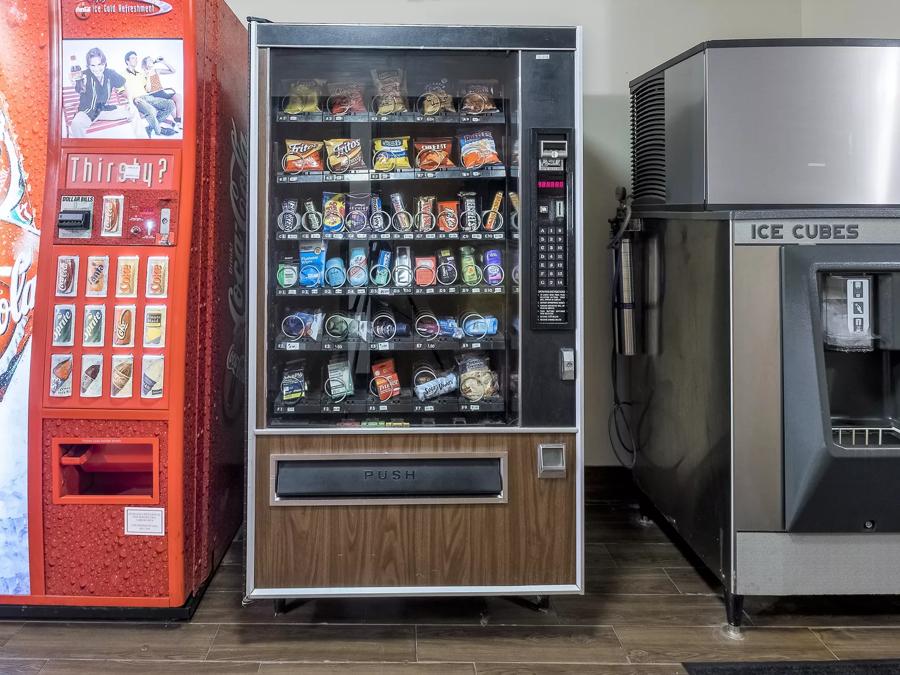 Red Roof Inn Columbus - Hebron Vending Image