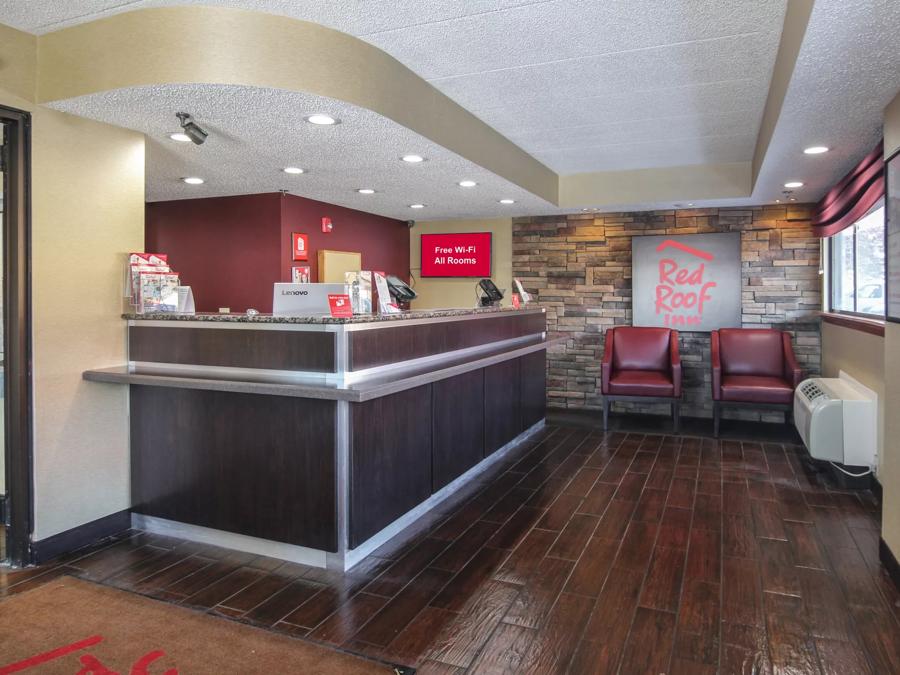 Red Roof Inn Detroit - Troy Front Desk and Lobby Image
