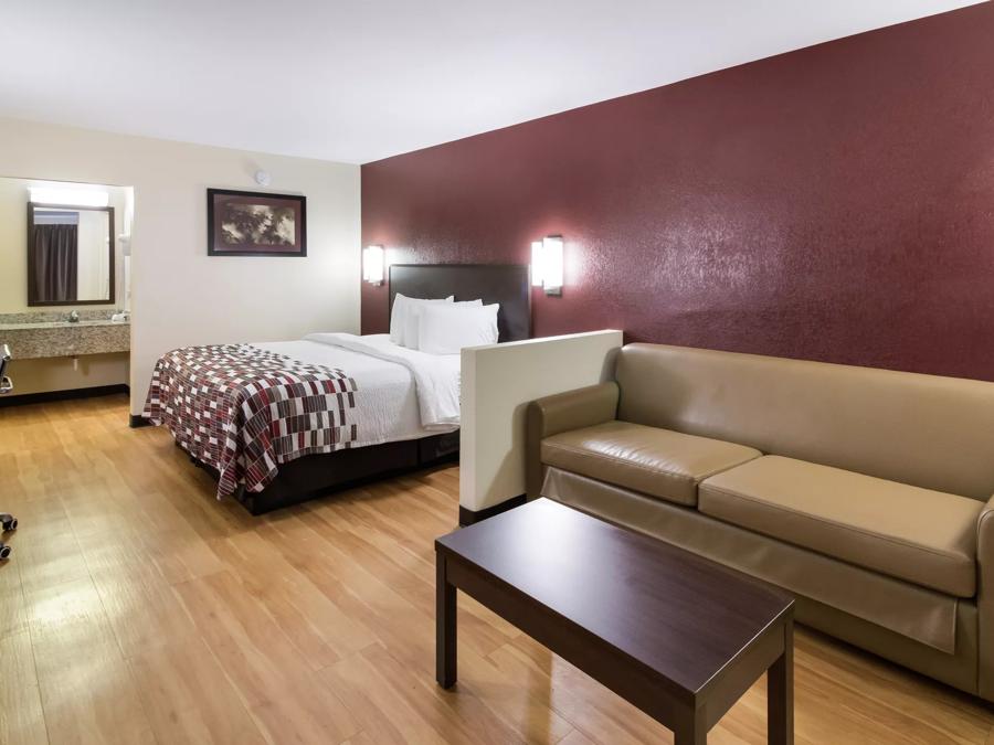 Red Roof Inn & Suites Commerce - Athens Suite King with Sofa Bed Smoke Free Image