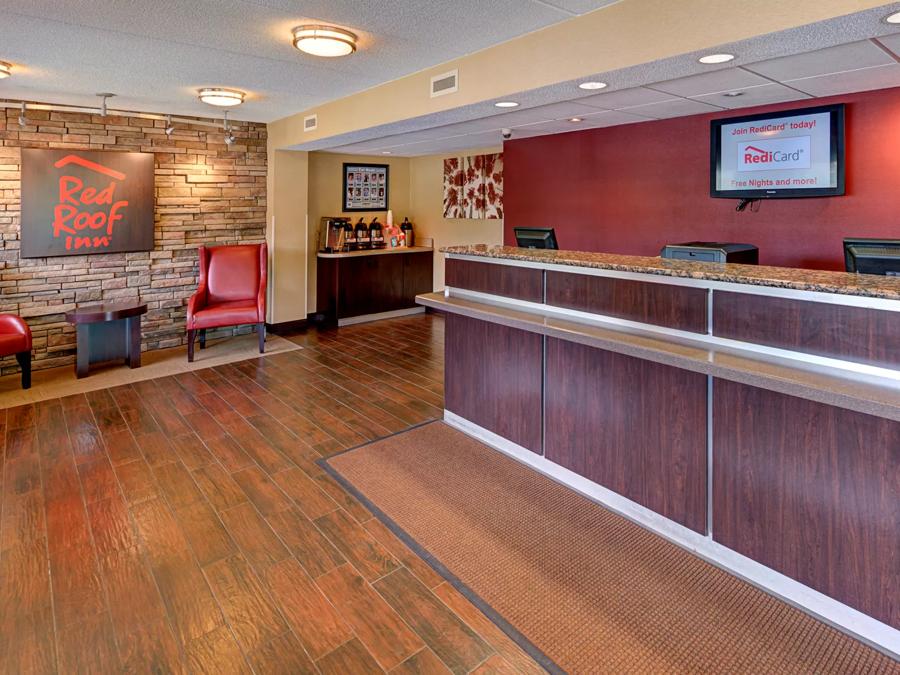Red Roof Inn Chapel Hill - UNC Front Desk and Lobby Image
