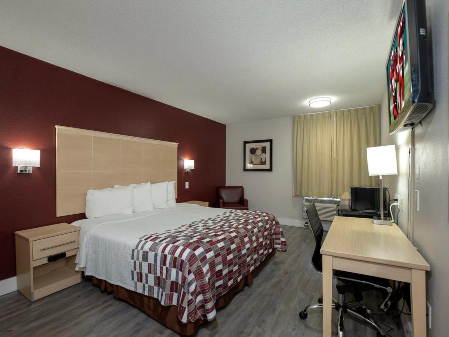 Red Roof Inn Raleigh North-Crabtree Mall/Lenovo Center Superior King Smoke Free Image