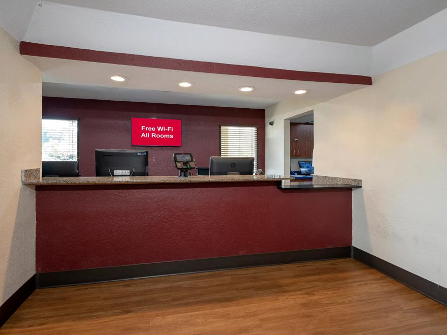 Red Roof Inn Gulf Shores Front Desk Image