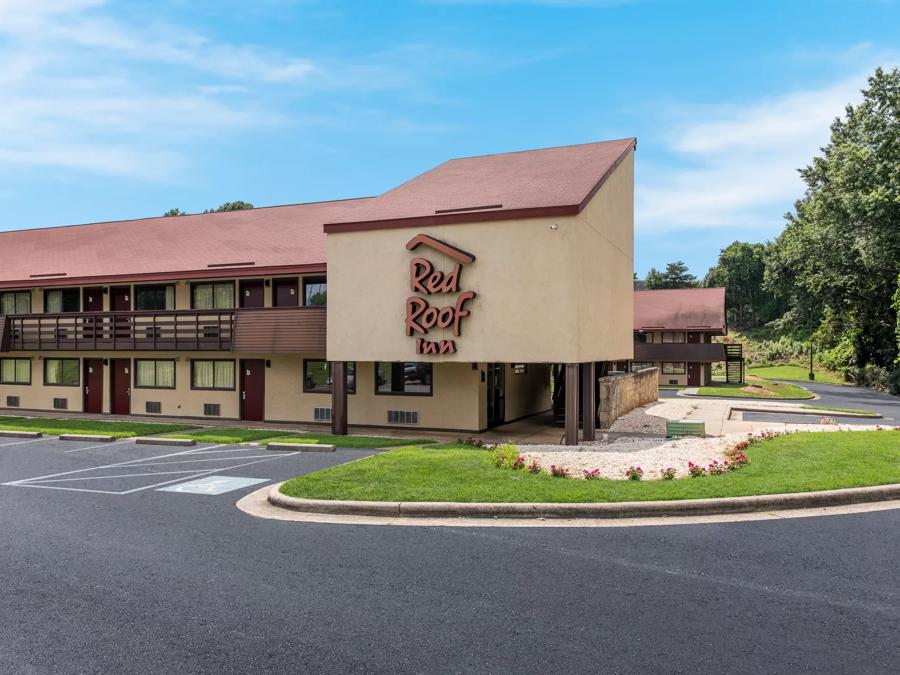 Red Roof Inn Hickory Property Exterior Image Details