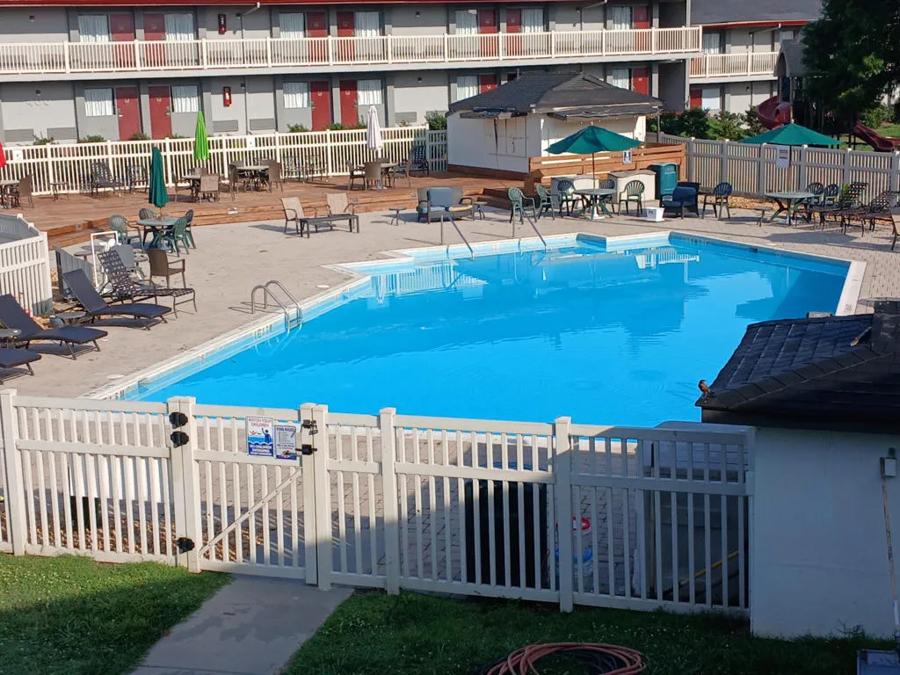 RRI1454_Exterior_Pool2 Image