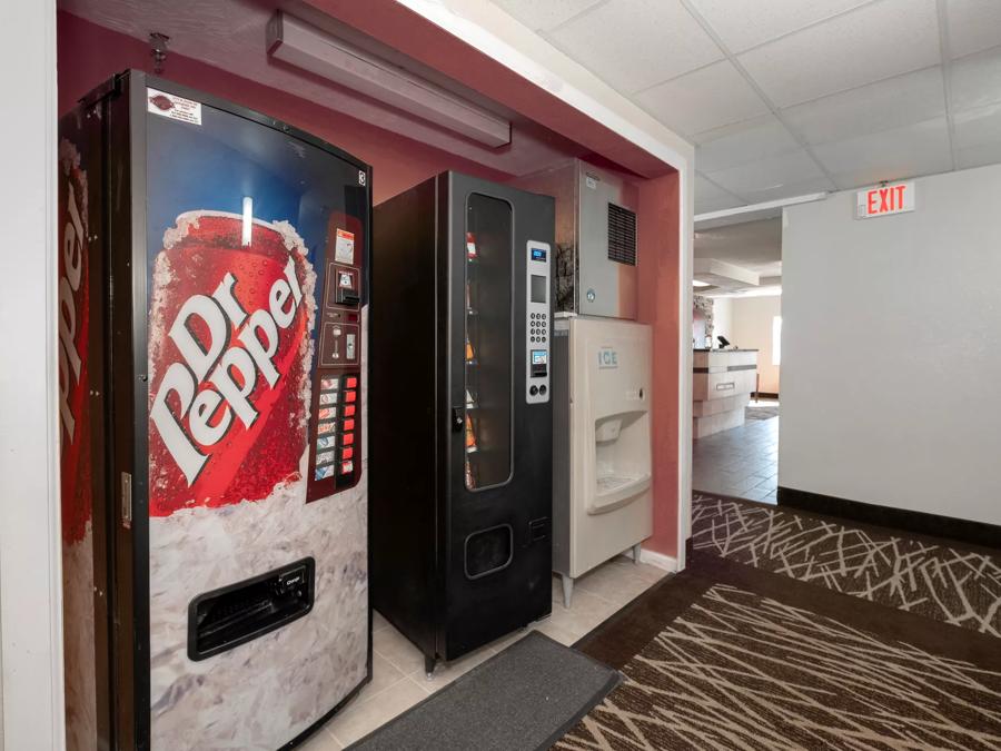 Red Roof Inn Springfield, MO Vending Image