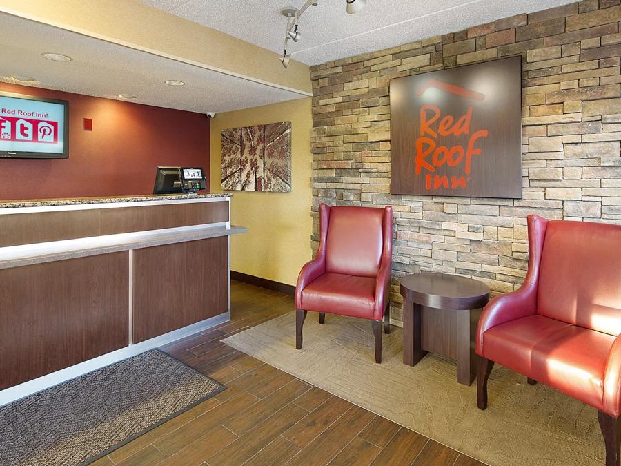 Red Roof Inn Detroit - Roseville/ St Clair Shores Front Desk and Lobby Image