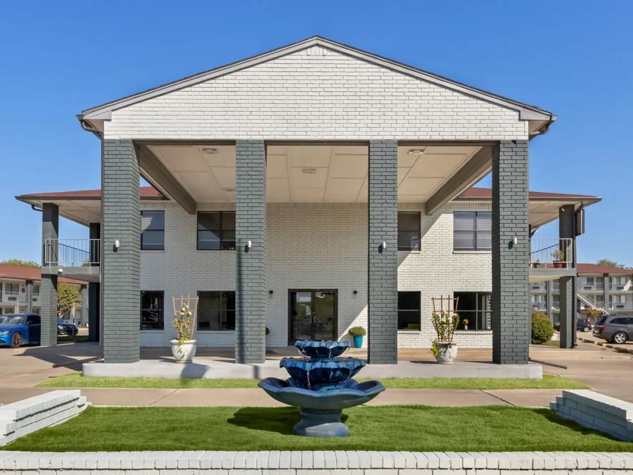 HTS683_Exterior 2 PRO Approved 10-29-25 Image