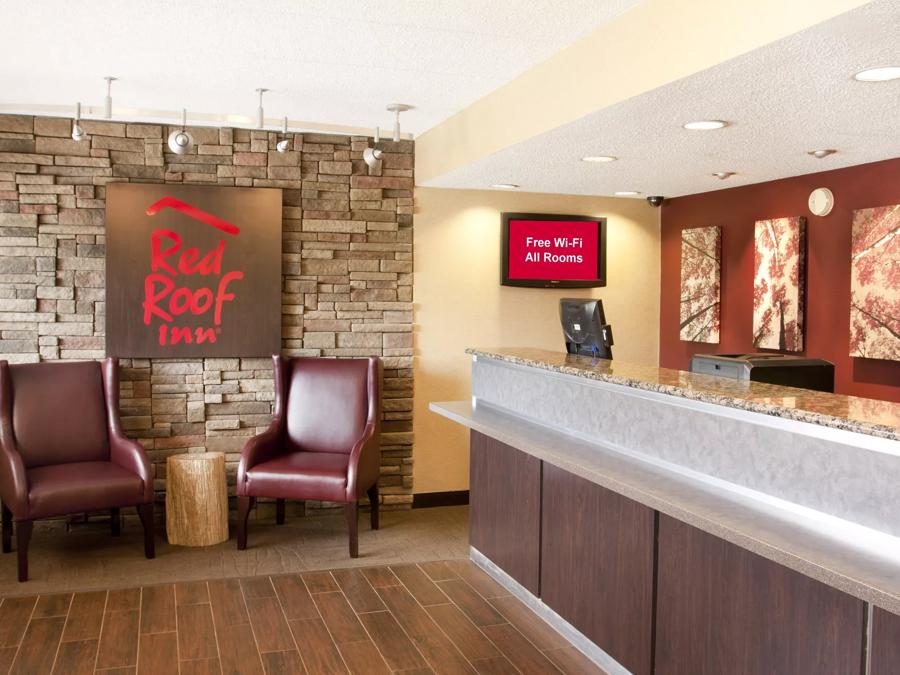 Red Roof Inn Chesapeake Conference Center Front Desk and Lobby image