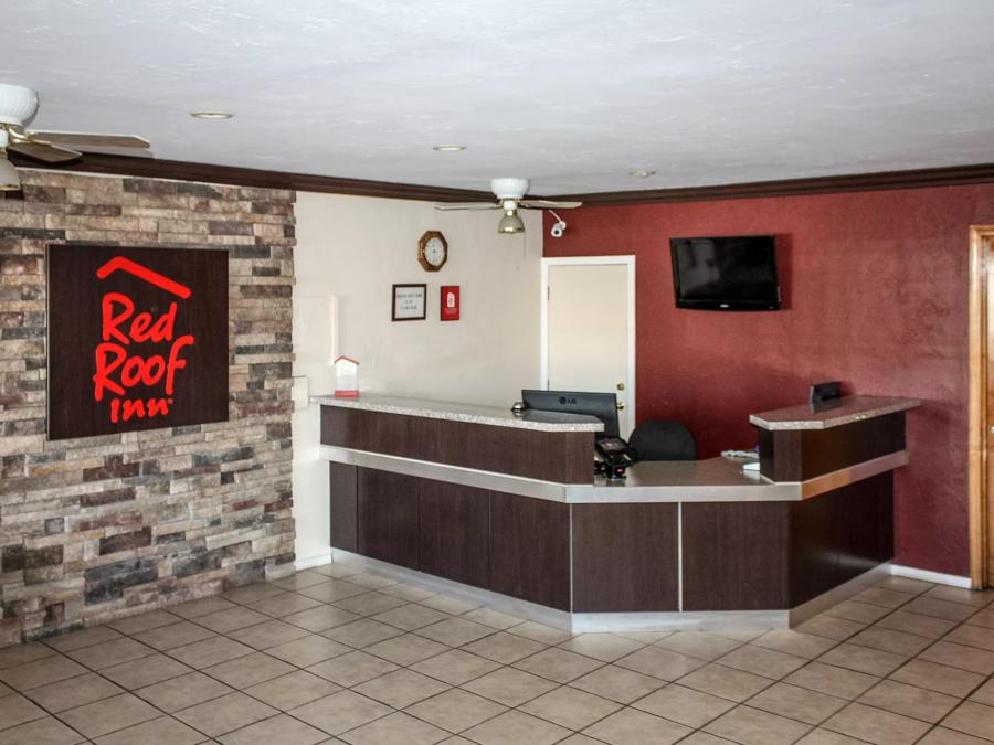 Red Roof Inn Blythe Front Desk and Lobby Area Image