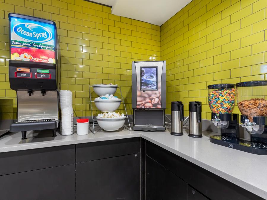 RRI1546_Breakfast Area 5 PRO Approved 7-14-25 Image