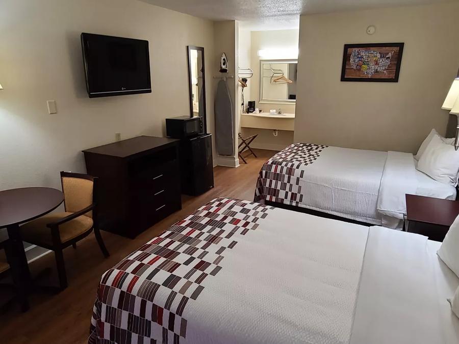 Red Roof Inn Tifton Deluxe 2 Full Beds Non-Smoking Amenities Image