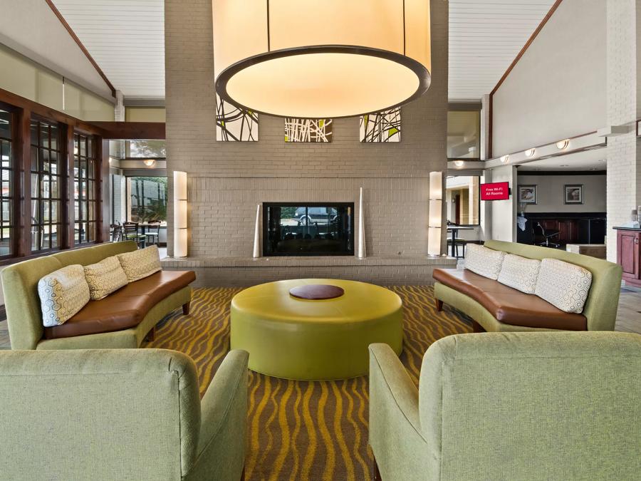 Red Roof Inn & Suites Irving – DFW Airport South Lobby Image