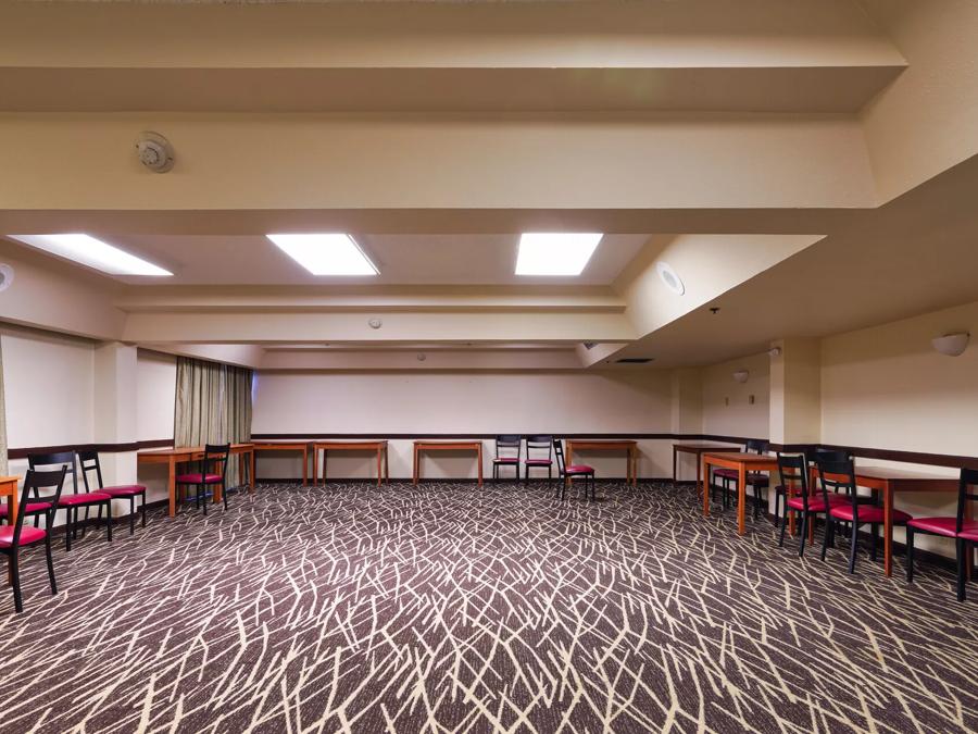 Red Roof PLUS+ & Suites Houston - IAH Airport SW Meeting Room Image