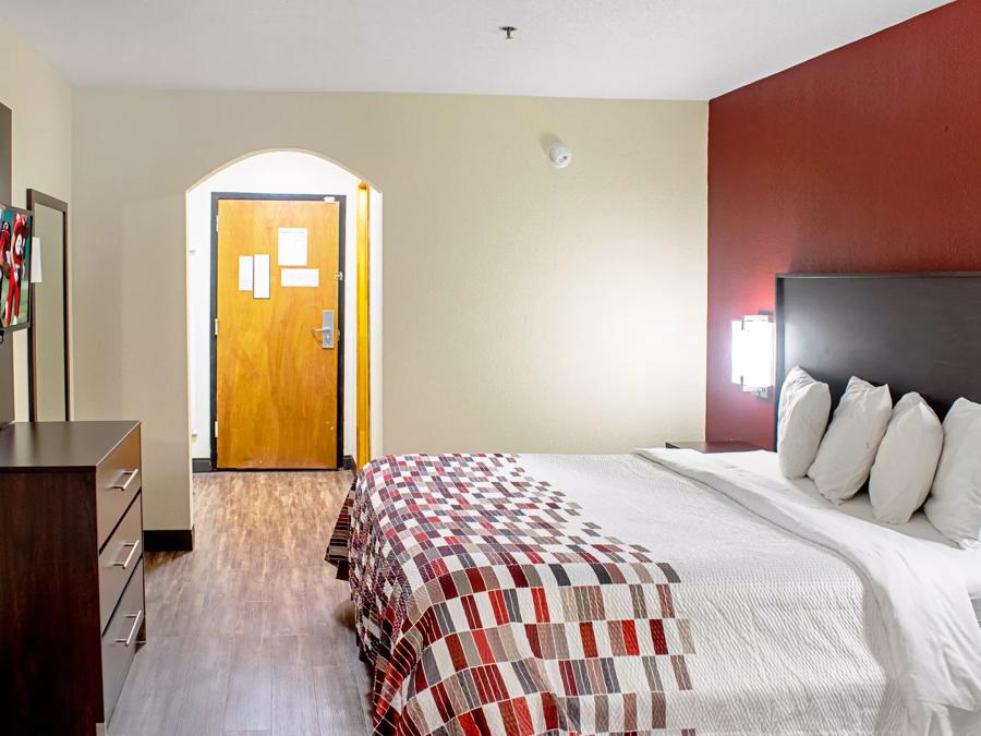 Red Roof Inn & Suites Middletown - Franklin Superior King Room Image