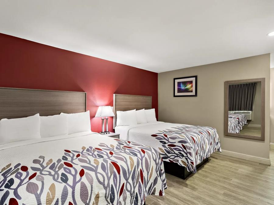 Red Roof Inn Redding Superior 2 Queen Beds Smoke Free Image