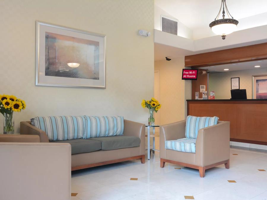 Red Roof Inn San Dimas - Fairplex Front Desk and Lobby Image