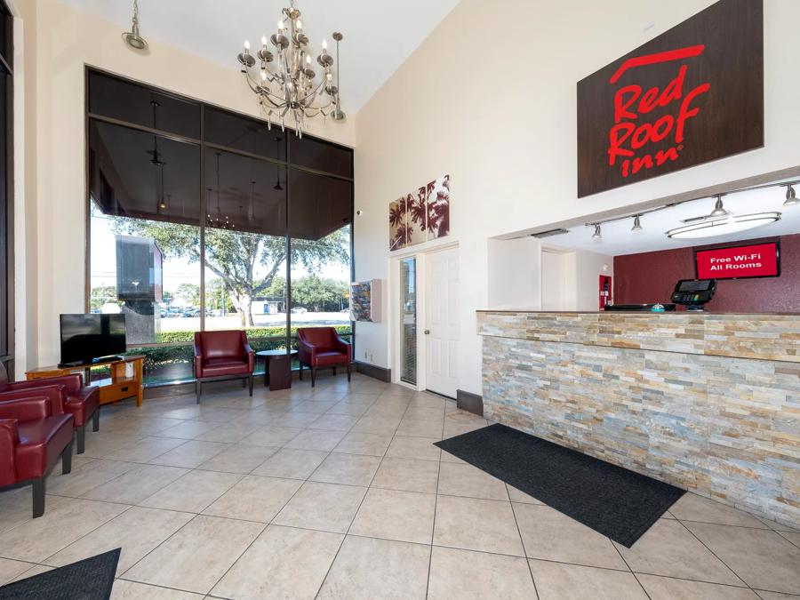 Red Roof Inn Ft Pierce Lobby and Sitting Area Image