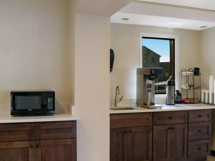 HomeTowne Studios Denver, PA Free Coffee in the Lobby Image