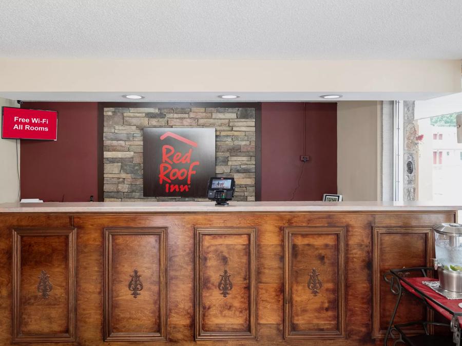 Red Roof Inn Abingdon Front Desk Area Image 