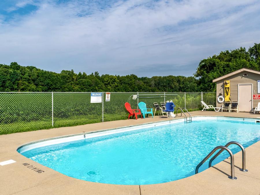 Red Roof Inn Columbus - Taylorsville Pool Image