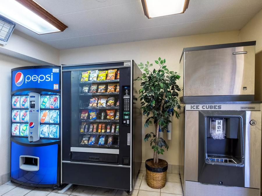 Red Roof PLUS+ Columbus - Dublin Vending Image