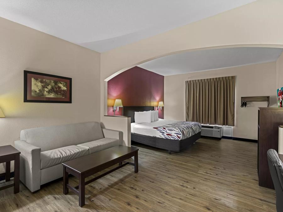 Red Roof Inn & Suites Albany, GA Suite King Non-Smoking Image 