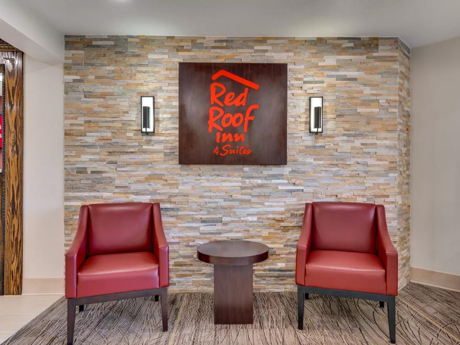 Red Roof Inn & Suites Newport - Middletown, RI Lobby Image