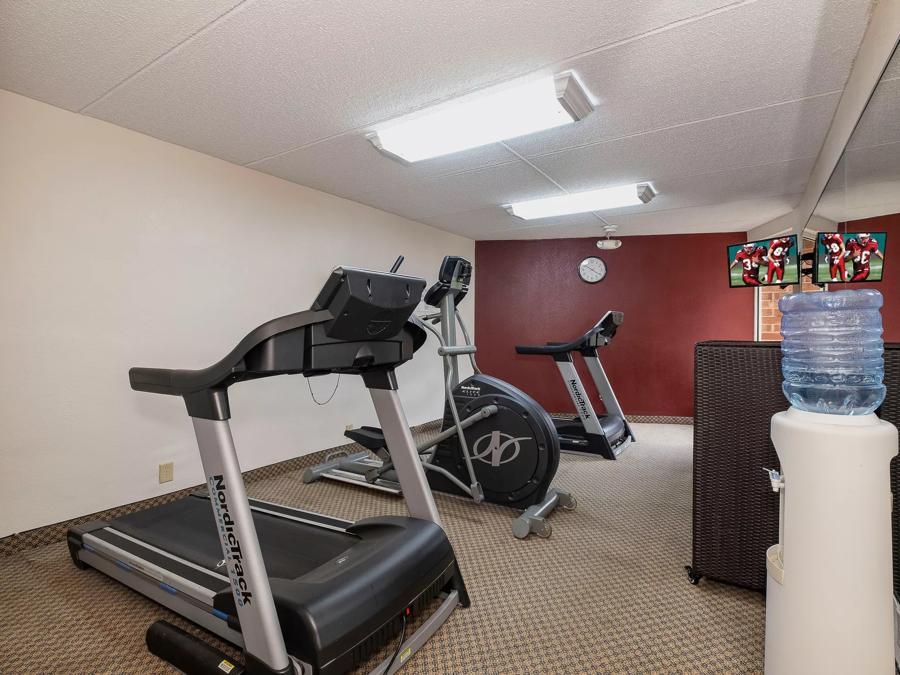 Red Roof Inn & Suites Macon Onsite Fitness Facility Image