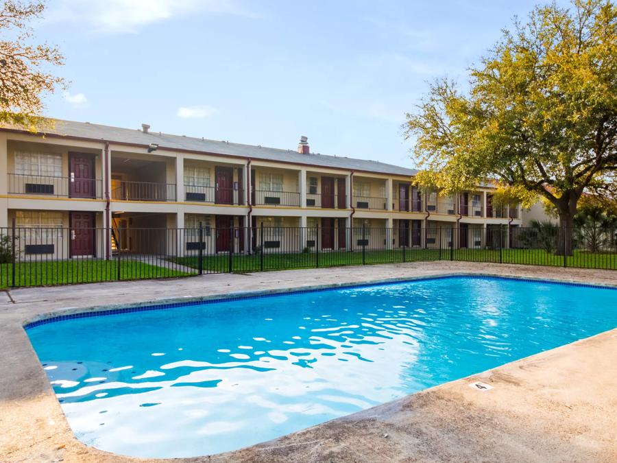 Red Roof Inn Temple Seasonal Outdoor Swimming Pool Image