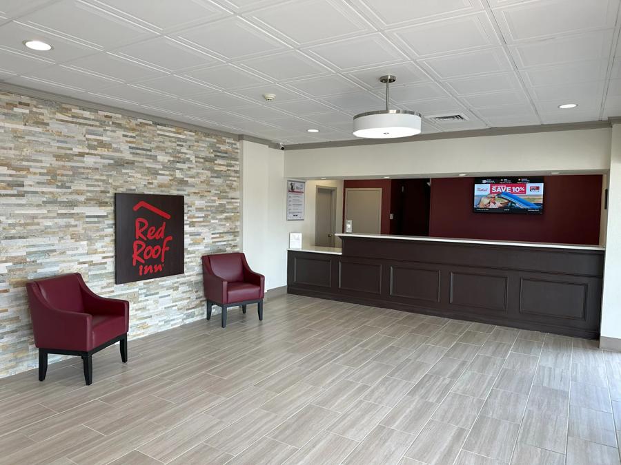 Red Roof Inn Cambridge Lobby