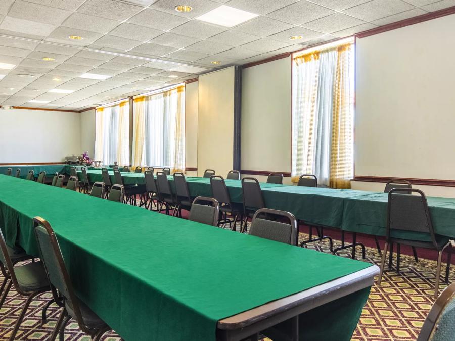 Red Roof Inn Ashtabula - Austinburg Meeting room Image