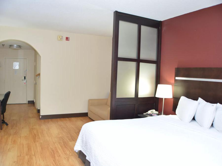 Red Roof PLUS+ & Suites Chattanooga - Downtown Superior King Smoke Free