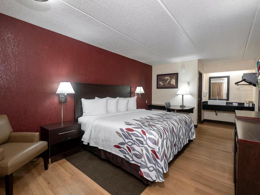 Red Roof Inn Champaign - University Superior King Room