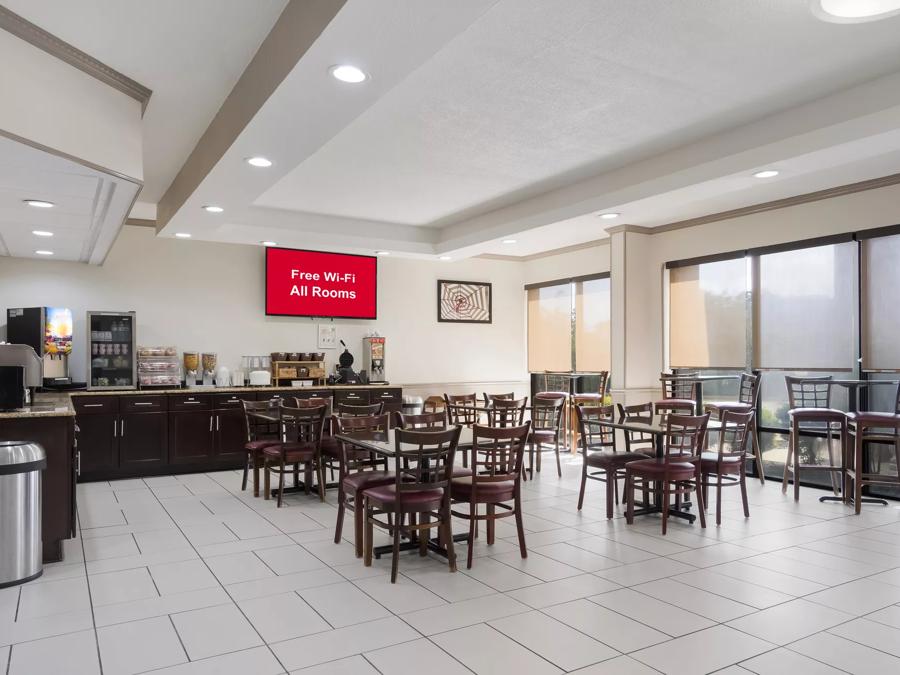 Red Roof Inn & Suites Jacksonville, NC Breakfast Area Image