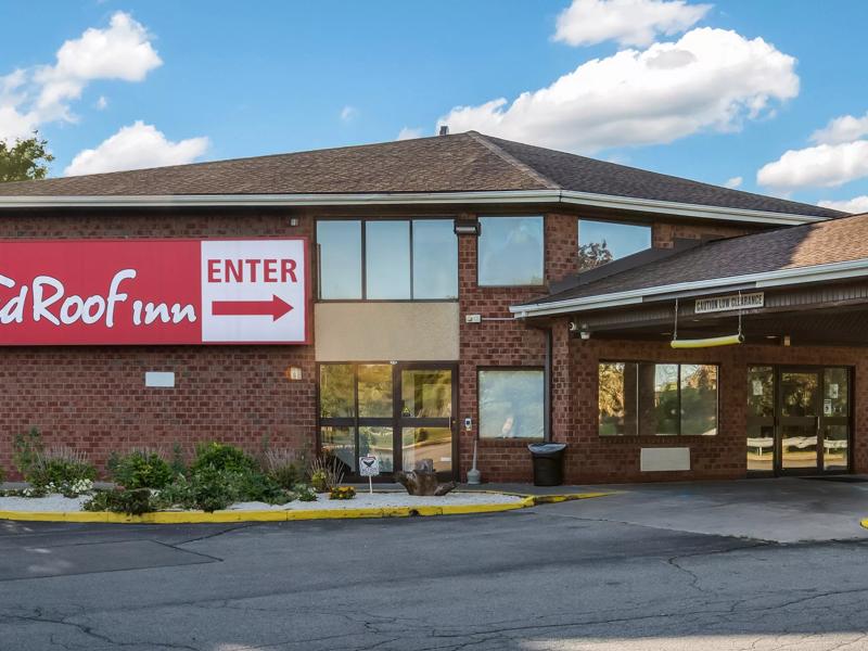 exterior of Red Roof Inn Rochester hotel