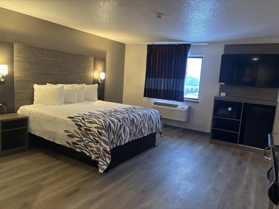 Red Roof Inn & Suites Hammond, IN Suite King Non-Smoking Image