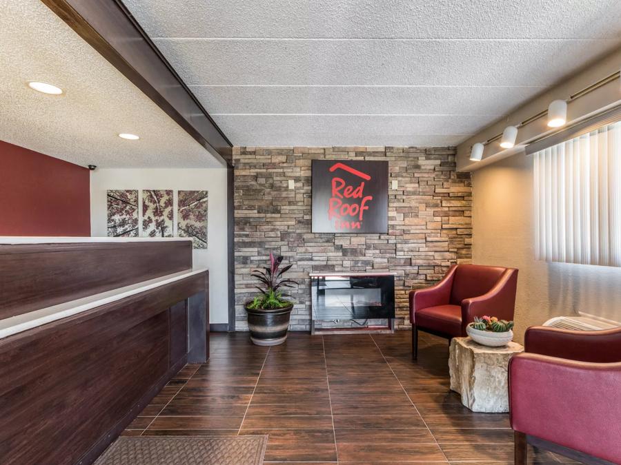 Red Roof Inn Columbia, MO Front Desk and Lobby Area