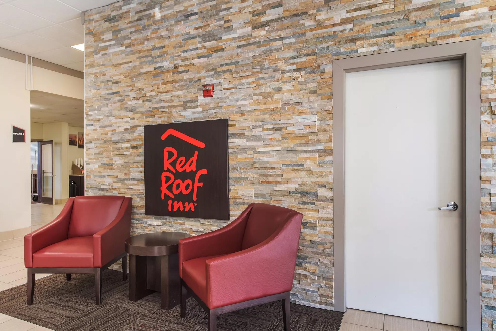 Red Roof Inn Seattle Airport - SEATAC Lobby Sitting Area Image