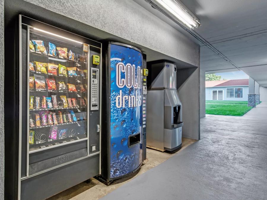 RRI1331_Vending_1 PRO Approved 6-23-2024 Image
