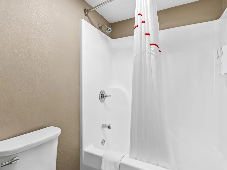 RRI1567_Superior King Bathroom 2 PRO Approved 4-20-26 Image