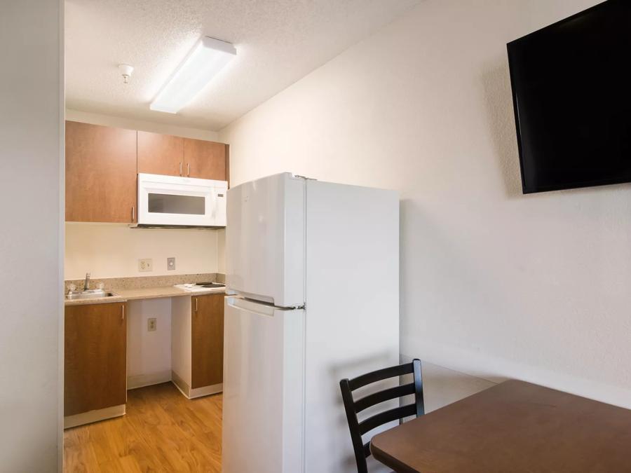 HomeTowne Studios Denver - Thornton Kitchenette Image