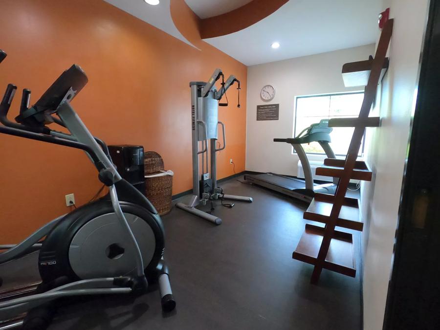 HomeTowne Studios & Suites Washington Fitness Center Image