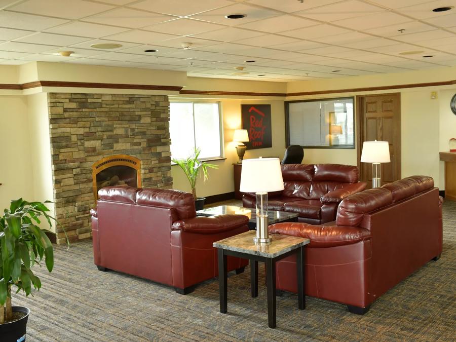 Red Roof Inn & Suites Lincoln Lobby Sitting Area Image Details