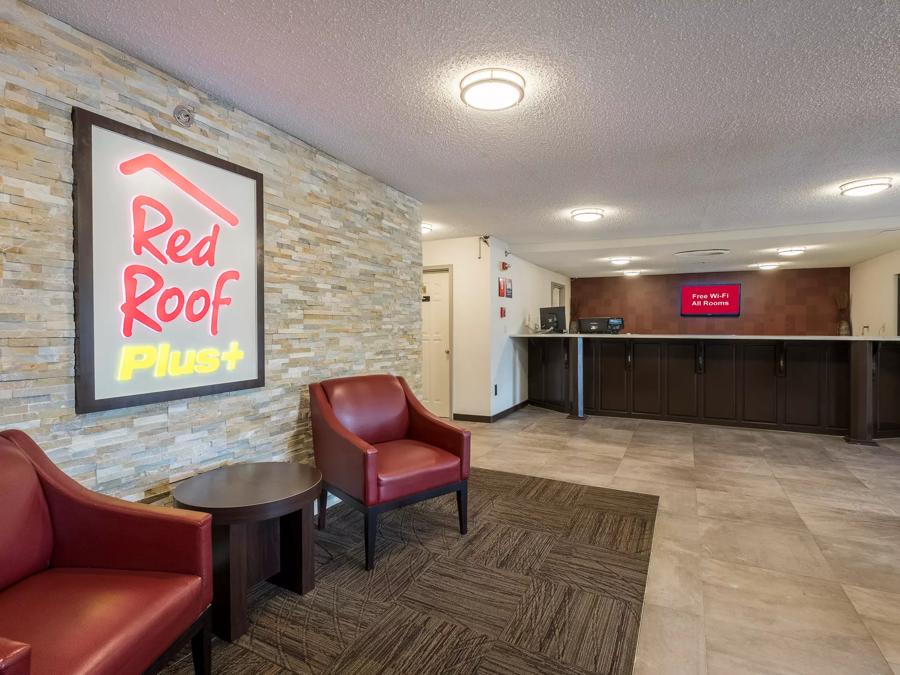 Red Roof PLUS+ & Suites Opelika Lobby and Sitting Area Image