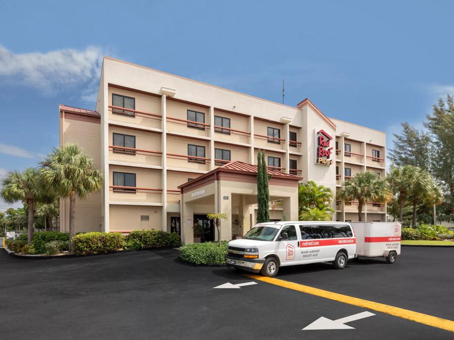 Red Roof PLUS+ Miami Airport Shuttle Image