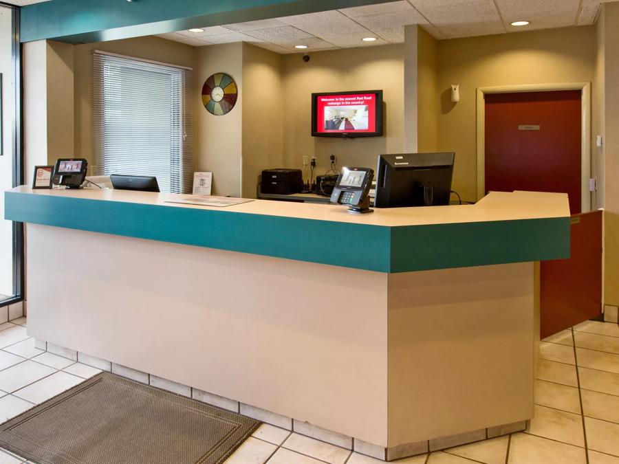 Red Roof Inn Tucson South - Airport Front Desk Image
