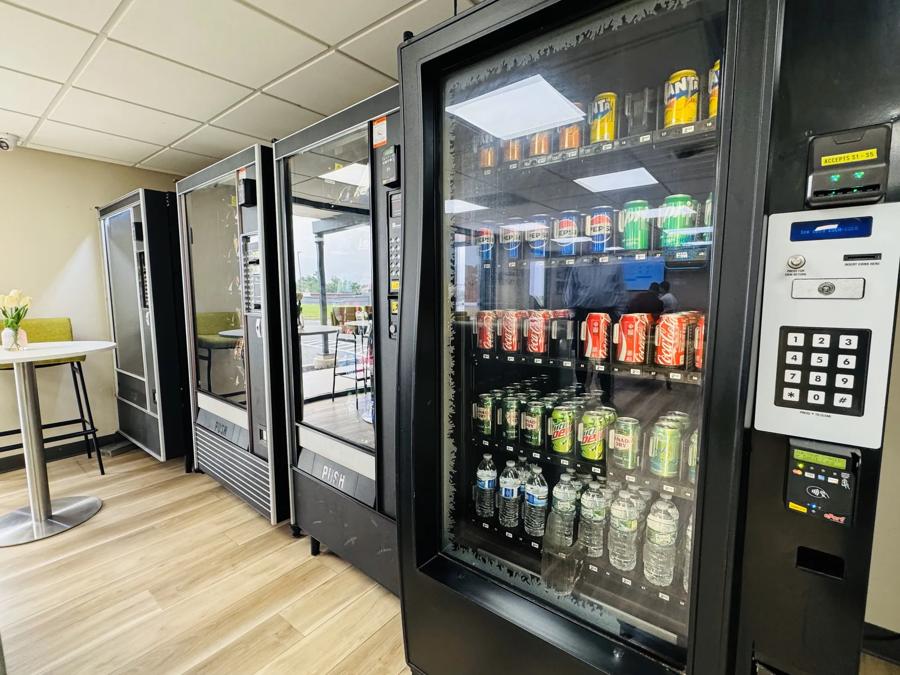 Red Roof Inn Perryville Vending Machine Image