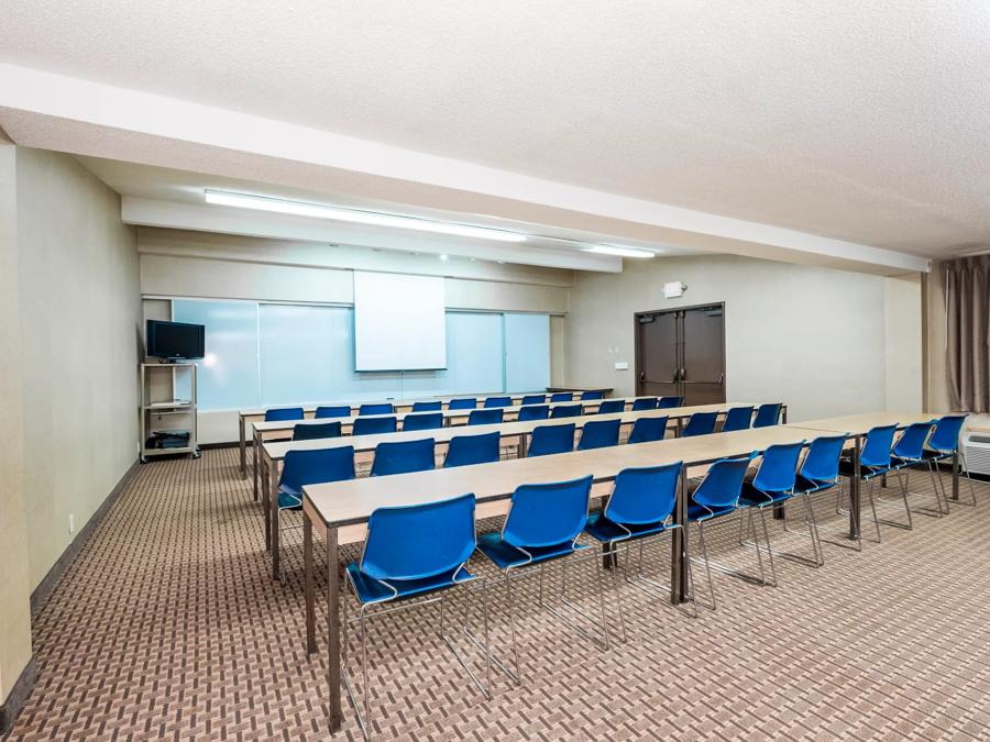 Red Roof Inn & Suites Cincinnati North - Mason Meeting Room Image