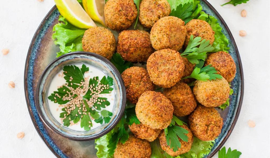 Falafel with dip